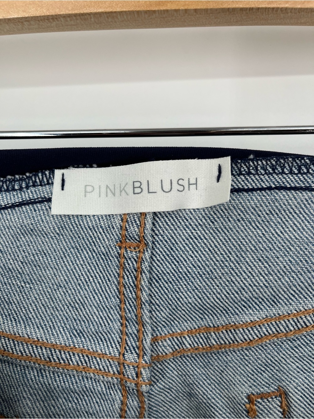 PinkBlush Maternity Jeans Women’s Size 30 in Excellent Gently Used Condition! - Picture 4 of 6